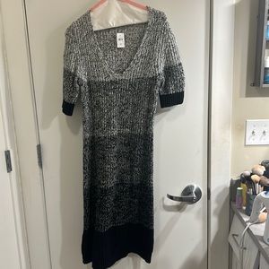Ann Taylor black and white color blocked sweater dress, short sleeved, M